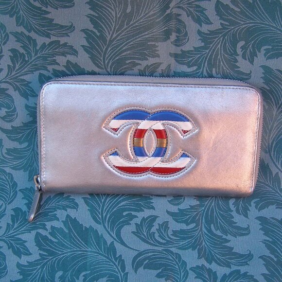RARE Authentic CHANEL Silver Leather Wallet EUC with Card - Picture 2 of 15